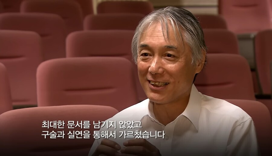 한국의 우수한 기록문화에 감탄하는 일본교수.jpg_2.jpg