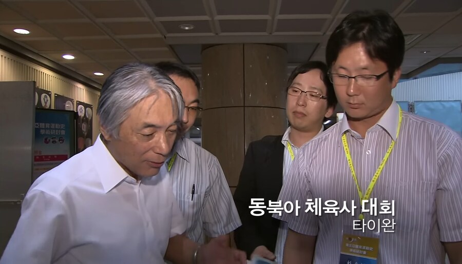 한국의 우수한 기록문화에 감탄하는 일본교수.jpg_6.jpg