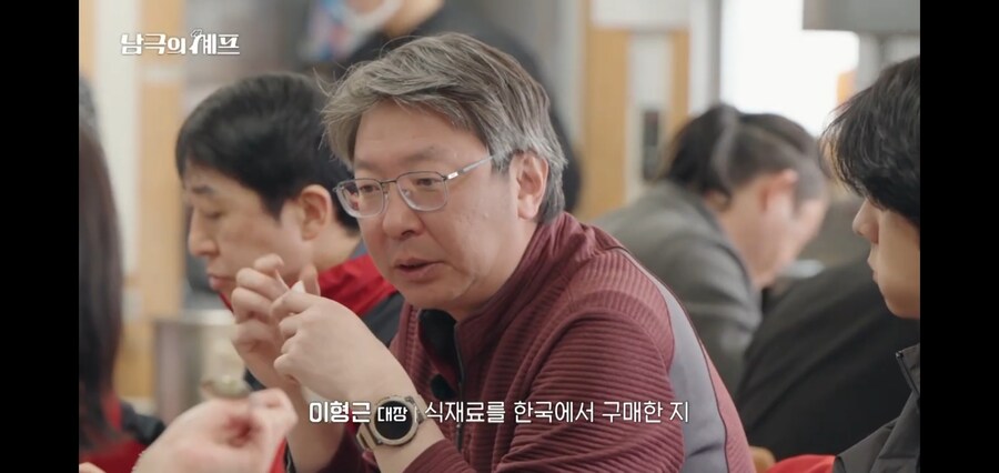 남극의 약탈자들 냄새나는 돼지고기의 무서운 점_7.jpg