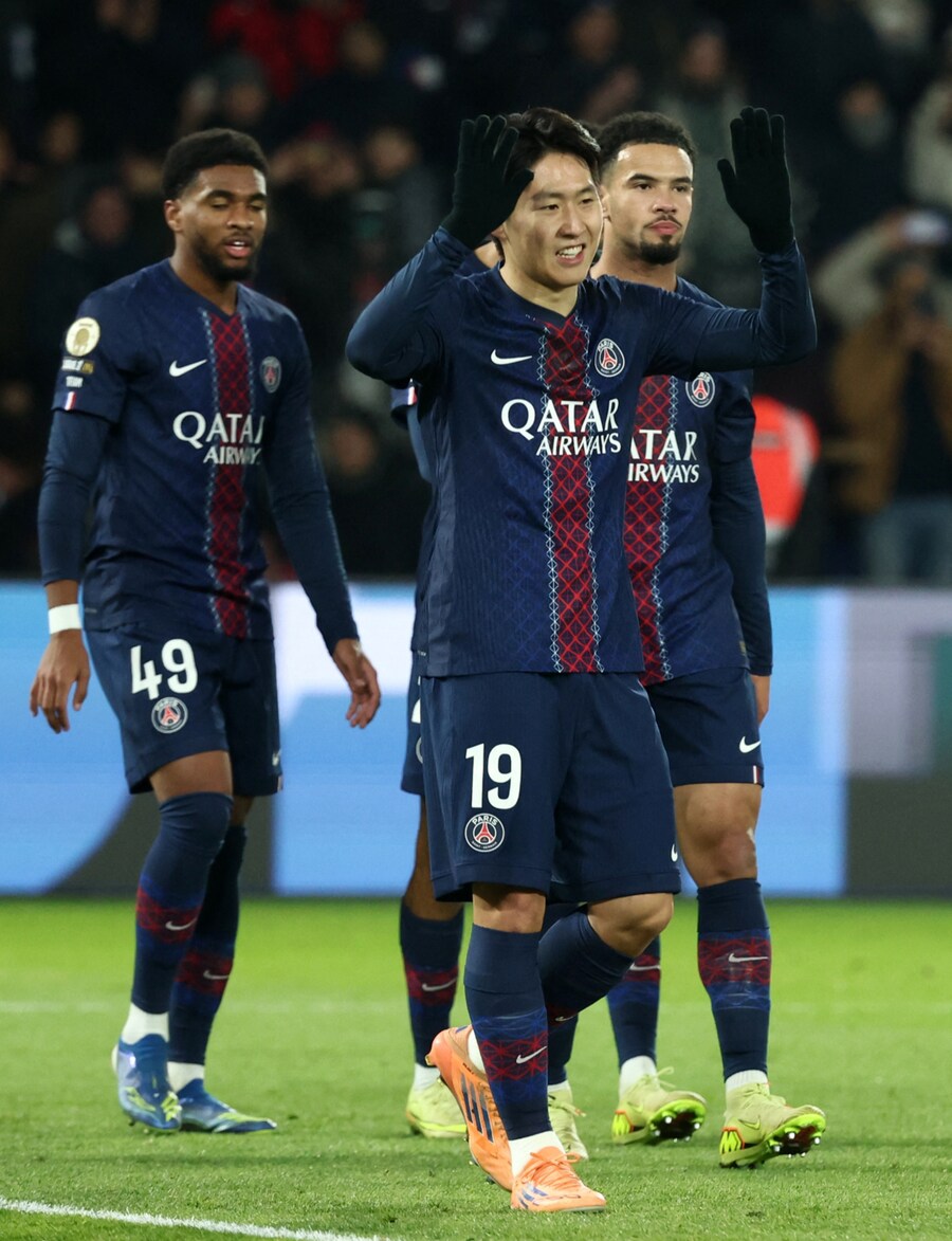 근병증을 앓고 있는 소녀의 소원을 이뤄준 이강인_6.png