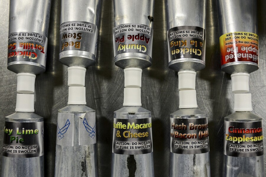 비행기 조종하며 밥먹는 법_2.jpg