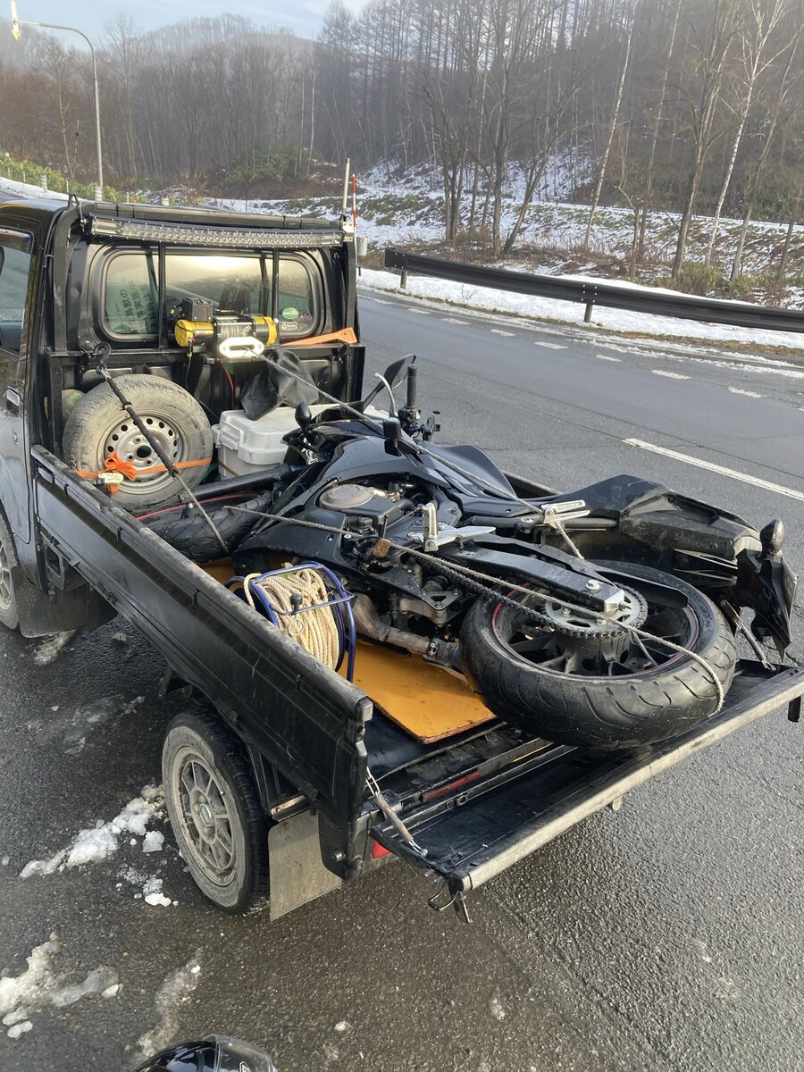 일본 사냥꾼이 산에서 잡아온 200kg짜리.._2.jpg