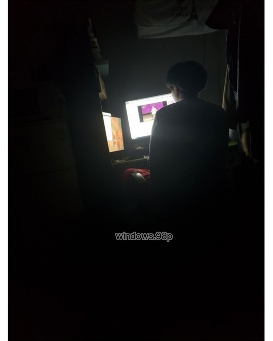 늦은 밤 혼자 컴터하고 있는 오빠_2.jpg