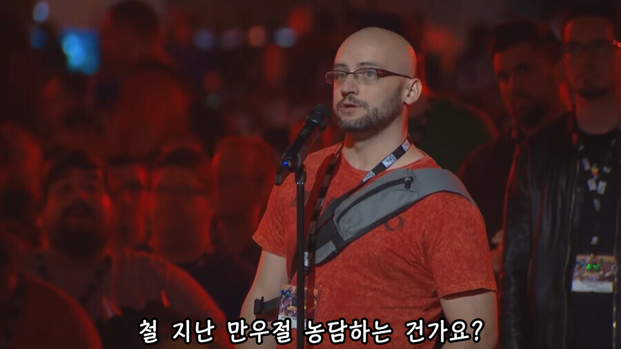 악마 잡는 붉은 티셔츠남_1.jpg