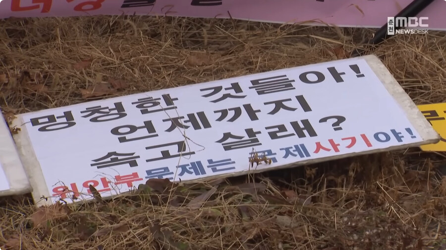 학생들 앞에서 이상한거 보여주는 어른들_12.jpg