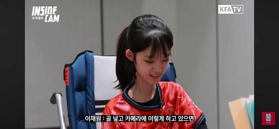 이강인 선수의 근병증을 앓고 있는 소녀를 위한 하이파이브_1.png