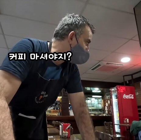 커피를 시키자 스페인 사장님 표정이 확 밝아진 이유.JPG_1.jpg