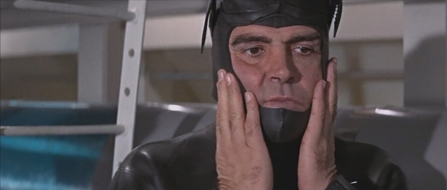 007이 홍콩에서 일본 가는법_1.jpg