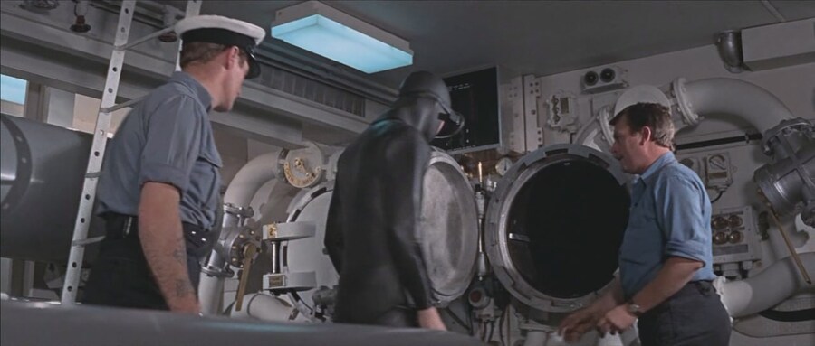 007이 홍콩에서 일본 가는법_2.jpg