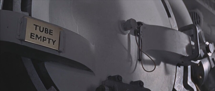 007이 홍콩에서 일본 가는법_5.jpg