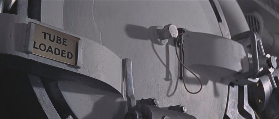 007이 홍콩에서 일본 가는법_7.jpg