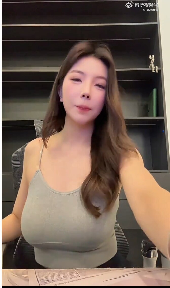 뽕브라의 위력을 제대로 보여주는 누나.jpg_2.png