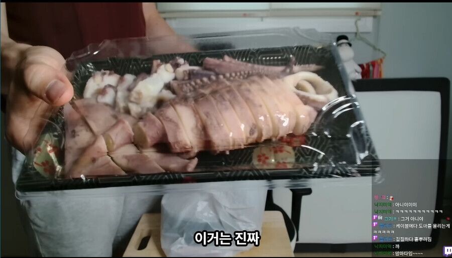 배달 온 오징어 숙회 덮밥이 불만인 핀란드인_5.jpg