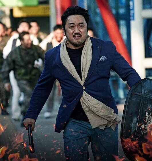 점점 얼굴이 주먹만 해진다는 마동석.jpg_1.jpg