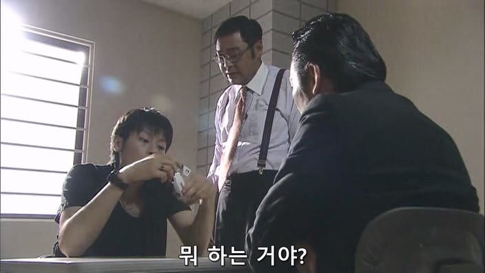형사 : 너 이새퀴, 예전에도 사람 죽였잖아 ㅎㅎ 너가 범인 맞지?_11.jpg