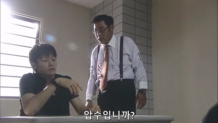 형사 : 너 이새퀴, 예전에도 사람 죽였잖아 ㅎㅎ 너가 범인 맞지?_14.jpg