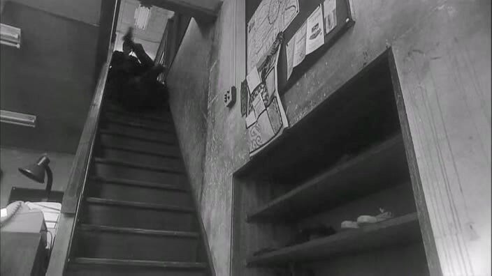 형사 : 너 이새퀴, 예전에도 사람 죽였잖아 ㅎㅎ 너가 범인 맞지?_35.jpg