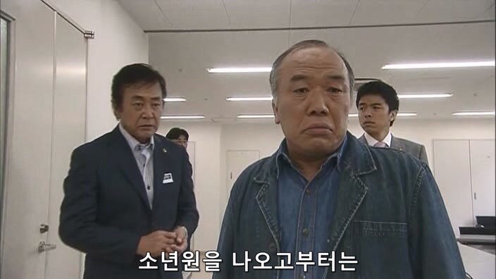 형사 : 너 이새퀴, 예전에도 사람 죽였잖아 ㅎㅎ 너가 범인 맞지?_46.jpg