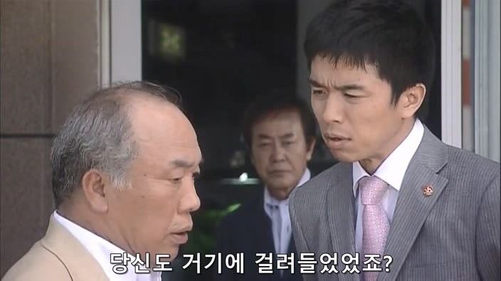 형사 : 너 이새퀴, 예전에도 사람 죽였잖아 ㅎㅎ 너가 범인 맞지?_72.jpg