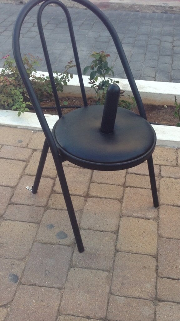 그동안 잘썼다, 의자야. 이제 널 보내줄게_1.jpg