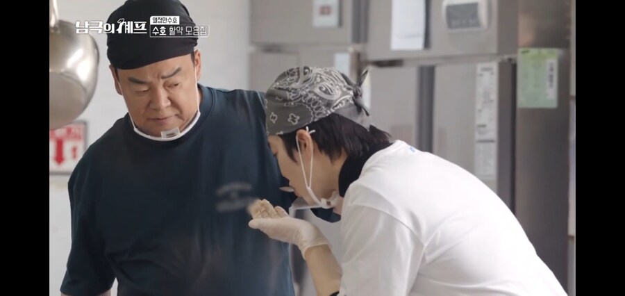 남극의 약탈자들이 피땀 흘려가면서 만든 한식_14.jpg