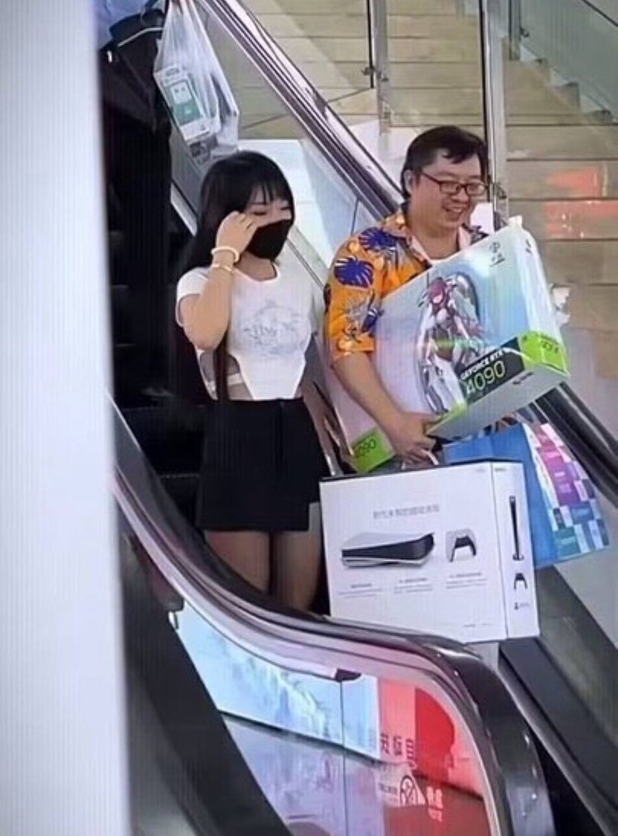 세상 모든 걸 다 손에 넣은 남자_1.jpg