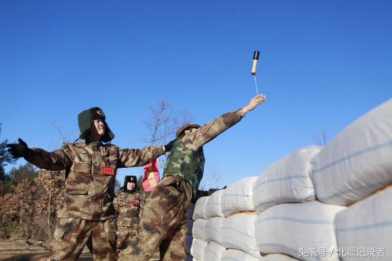 대륙의 수류탄_2.jpg