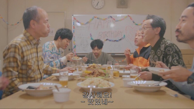 생일을 맞이해서 식사를 대접받게된 남극의쉐프_57.jpg