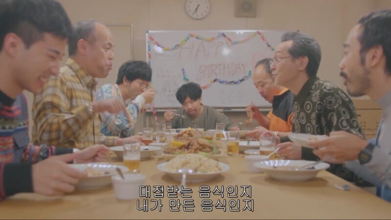 생일을 맞이해서 식사를 대접받게된 남극의쉐프_58.jpg