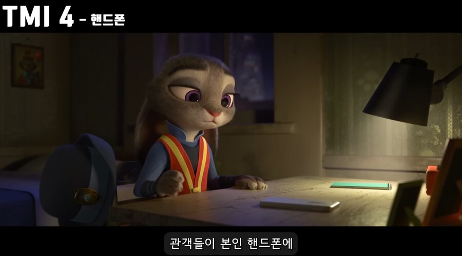 영화 속 등장인물들의 폰 벨소리를 제조사 순정 벨소리로 쓰지 않는 이유_5.png