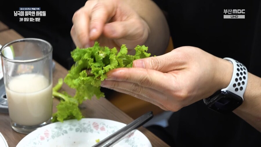 남극의셰프) 이렇게 대원들이 못먹고 사니까 우리 백선생님이 가신 거지_1.jpg
