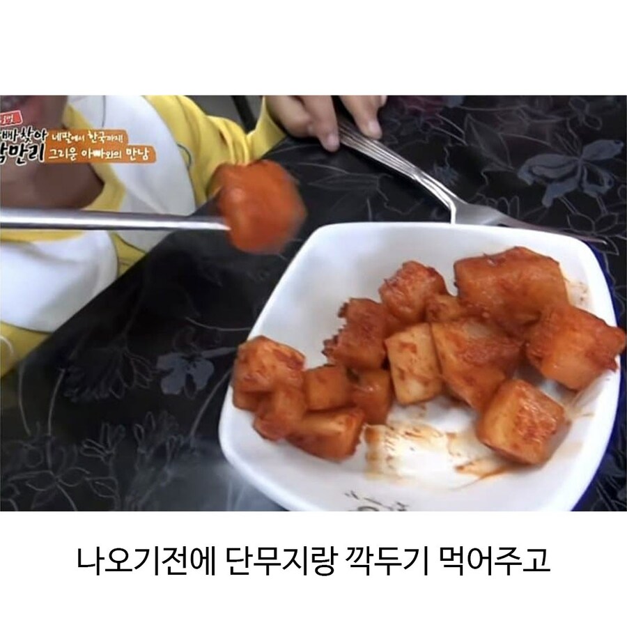 생전 처음으로 짜장면을 먹는 어린이_2.jpg