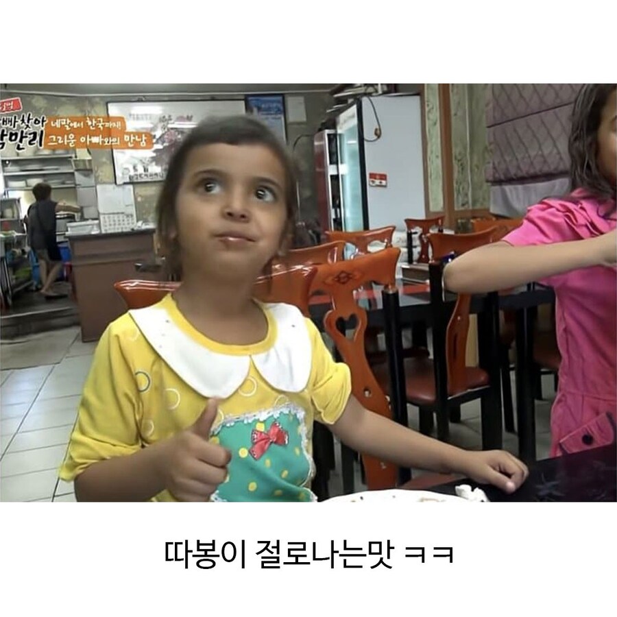 생전 처음으로 짜장면을 먹는 어린이_6.jpg