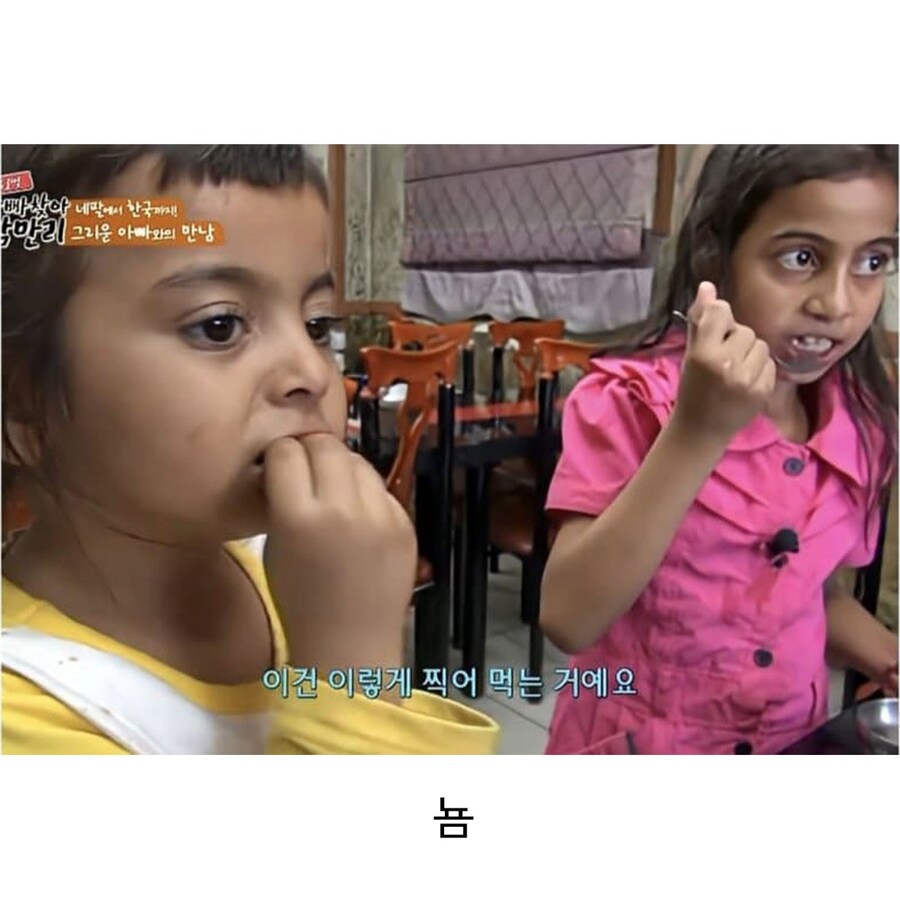 생전 처음으로 짜장면을 먹는 어린이_9.jpg