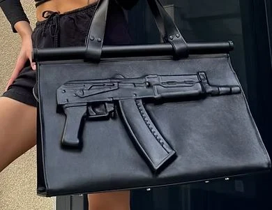 미국에서 크나큰 오해를 불러 올 수 있는 가방_4.webp