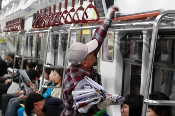 스마트폰이 대중화되면서 사라진 지하철무료신문_6.webp