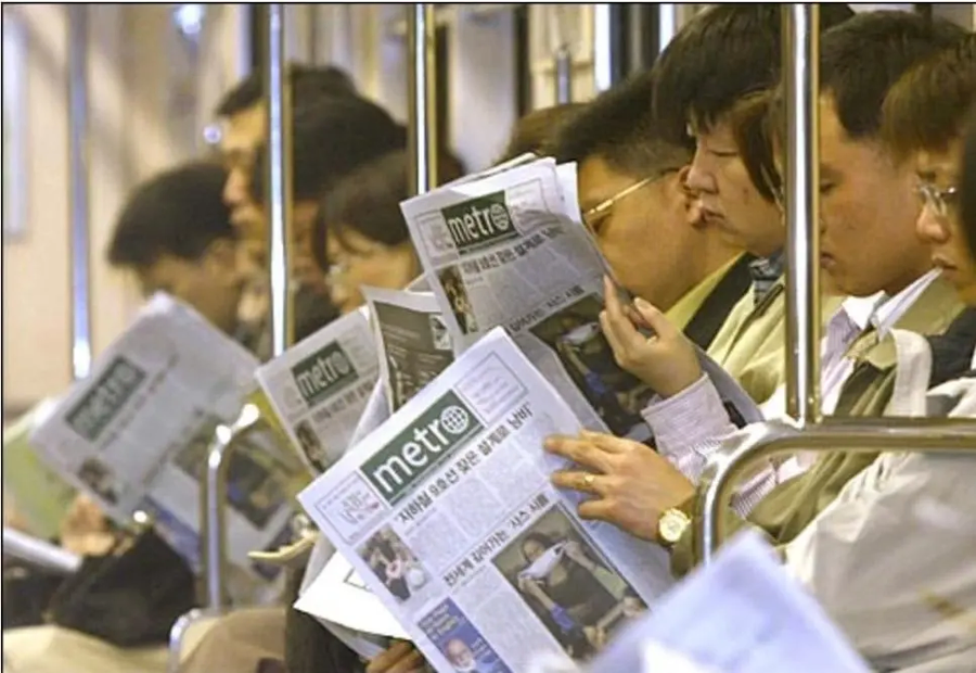 스마트폰이 대중화되면서 사라진 지하철무료신문_7.webp