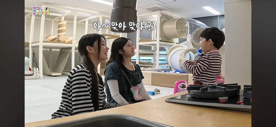 애기와 통성명 하는 아일릿_4.png