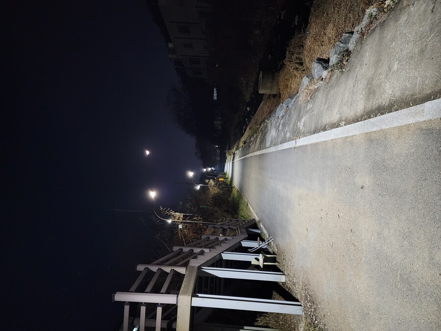 야간 조깅중 찍음_3.jpg