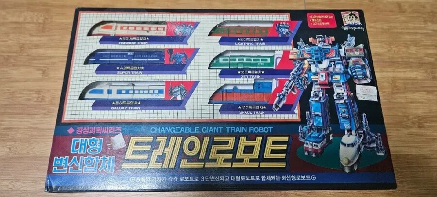 되게 귀해보이는 로봇 장난감_1.jpg