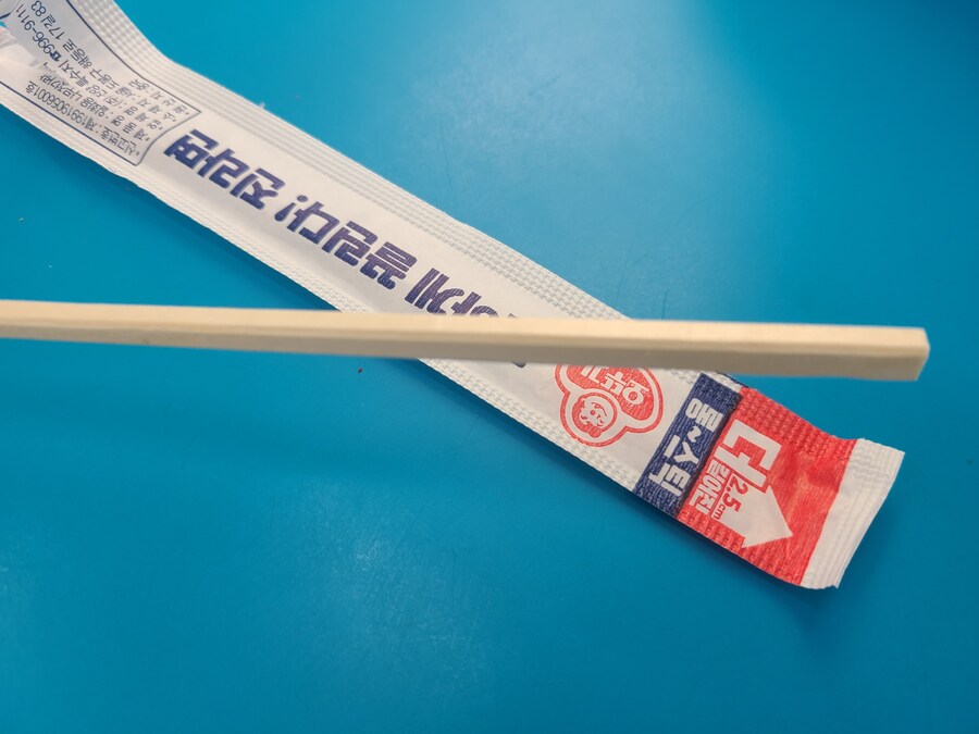 나무젓가락도 불량품 있다. 한짝만 들어있어_2.jpg