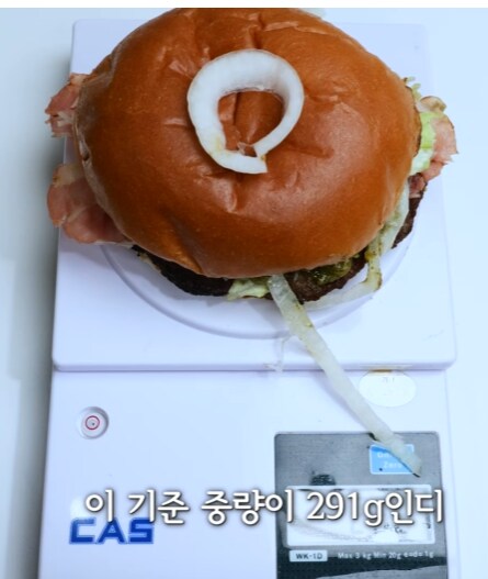 흑백돈 햄버거 신상 리뷰 보면서 드는 의문점.jpg_7.png