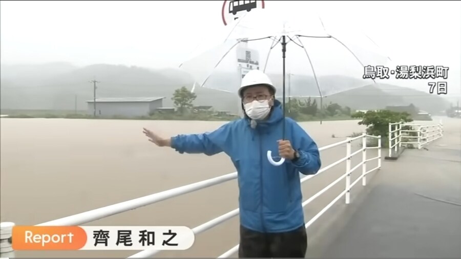 두더지 찍는 일본 리포터.jpg_1.jpg