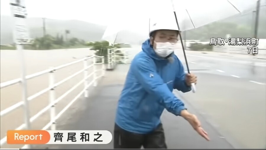 두더지 찍는 일본 리포터.jpg_2.jpg