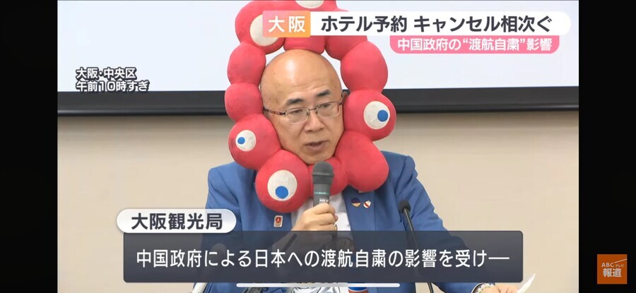 괴생명체에게 잠식당한 일본 공무원_1.jpg