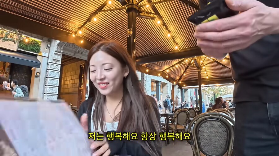 시청자들이 전혀 공감하지 못하는 여행 유튜버.jpg_4.png