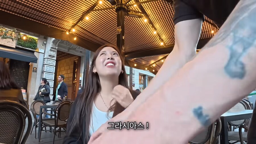 시청자들이 전혀 공감하지 못하는 여행 유튜버.jpg_24.png