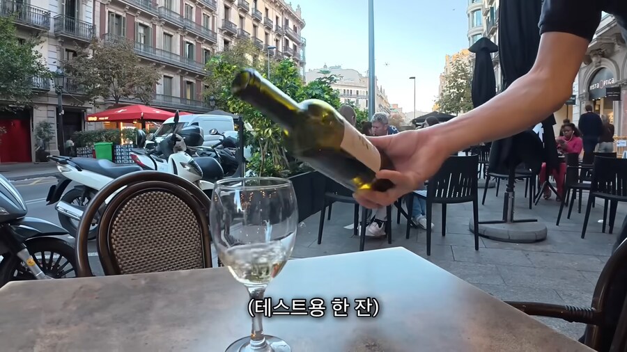 시청자들이 전혀 공감하지 못하는 여행 유튜버.jpg_27.png