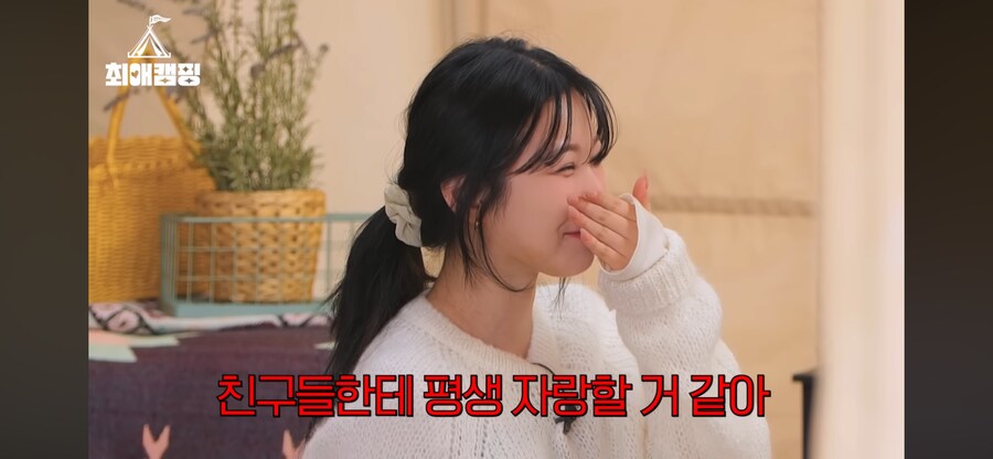 아일릿 원희 볼 찔러 보는 지헌이_4.png