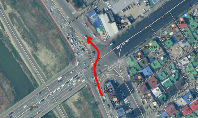 직진인지 우회전인지 헷갈리는 도로”…안내 표지판도 작아 사고위험성 높아 <사회 <기사본문 - 동양일보